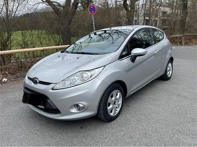 Gebraucht Ford Fiesta 82 PS (60 kW) 2011 Silber Kleinwagen