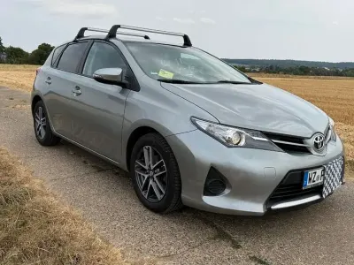 Gebraucht Toyota Auris 90 PS (66 kW) 2012 Grau Limousine