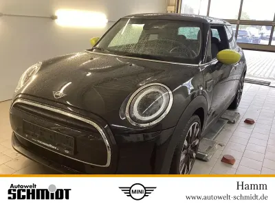 Używany Mini Cooper Classic 136 KM (100 kW) 2022 Czarny Hatchback