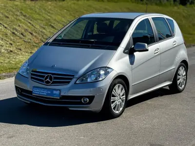 Gebraucht Mercedes A180 Elegance 116 PS (85 kW) 2010 Silber Kleinwagen