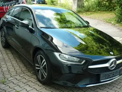 Gebraucht Mercedes CLA200 Shooting Brake 150 PS (110 kW) 2022 Schwarz Kombi