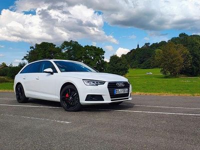 Weiß Gebraucht 2016 Audi A4 Comfort Kombi | 19.900 €
