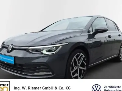 Gebraucht VW Golf VIII Style 131 PS (96 kW) 2022 Delfingrau metallic Limousine