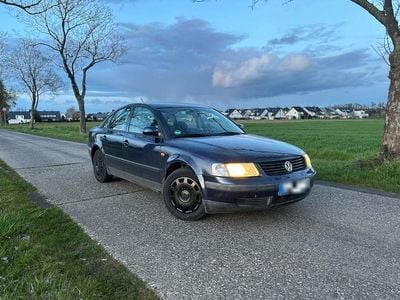 Gebraucht VW Passat 101 PS (74 kW) 1998 Blau Limousine