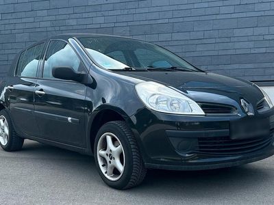 Second-hand Renault Clio II 101 CP (74 kW) 2008 Negru Berlinǎ