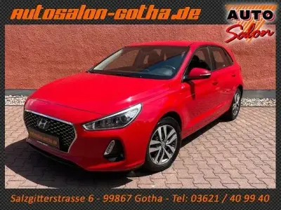 Gebraucht Hyundai i30 Trend 140 PS (102 kW) 2018 Rot Limousine