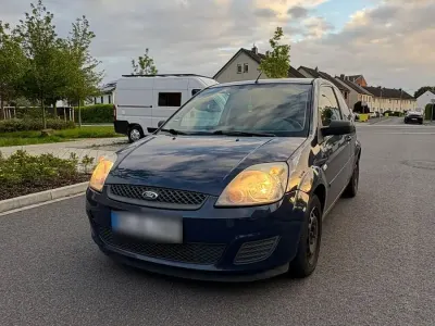 Gebraucht Ford Fiesta 70 PS (51 kW) 2008 Blau Kleinwagen