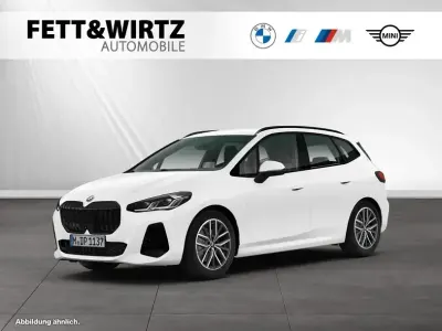 Gebraucht BMW 220 Active Tourer M Sport 170 PS (125 kW) 2025 Alpinweiss Van / Kleinbus