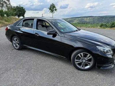 Gebraucht Mercedes E350 Avantgarde 258 PS (189 kW) 2015 Blau Limousine