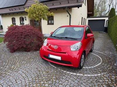 Usata Toyota iQ 68 CV (50 kW) 2009 Rosso Utilitaria