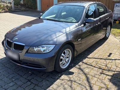 Gebraucht BMW 318 129 PS (94 kW) 2006 Grau Limousine