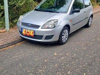 Silber Gebraucht 2007 Ford Fiesta Coupé | 2.150 € (Fairer Preis)