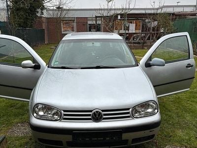 Grau Gebraucht 2002 VW Golf IV Kleinwagen | 1.420 €