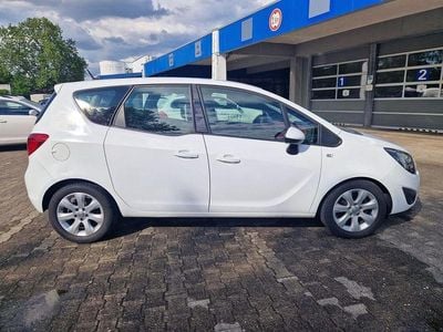 Weiß Gebraucht 2010 Opel Meriva Selection Van / Kleinbus | 2.800 € (Fairer Preis)