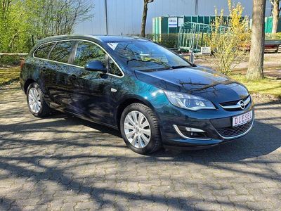 Gebraucht Opel Astra Exklusiv 136 PS (100 kW) 2016 Smaragd gruen (mi) Kombi