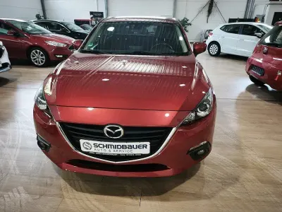 Gebraucht Mazda 3 Center-Line 120 PS (88 kW) 2015 Rot Limousine