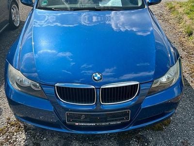 Gebraucht BMW 318 130 PS (95 kW) 2007 Blau Kombi