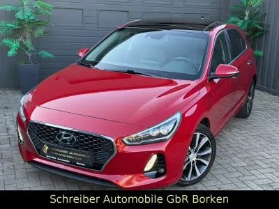 Gebraucht Hyundai i30 Premium 136 PS (100 kW) 2018 Rot Limousine