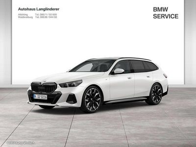 Gebraucht BMW 520 M Sport 197 PS (144 kW) 2024 Mineralweiss metallic Kombi