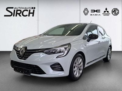 Weiß Gebraucht 2021 Renault Clio V Intens Limousine | 14.990 € (Teuer)