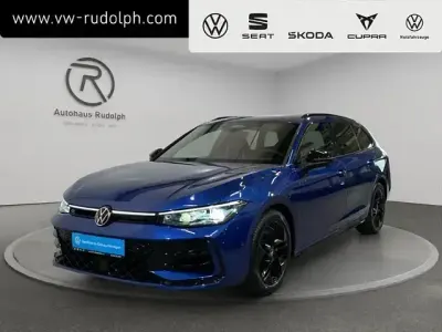 Gebraucht VW Passat R-line 265 PS (194 kW) 2025 Reef blue metallic (metallic) Kombi