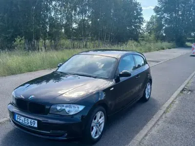 Gebraucht BMW 116 122 PS (89 kW) 2009 Schwarz Kleinwagen