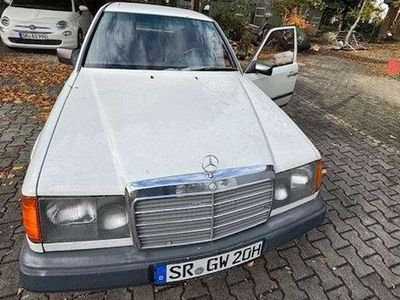 Gebraucht Mercedes E300 109 PS (80 kW) 1985 Weiß Limousine