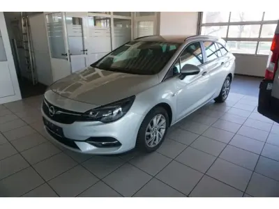 Używany Opel Astra Edition 145 KM (106 kW) 2021 Srebrny Kombi