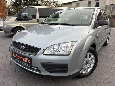 Gebraucht Ford Focus Trend 101 PS (74 kW) 2005 Silber Limousine