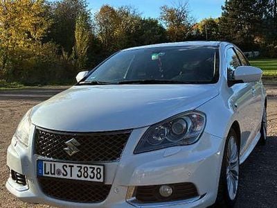 Gebraucht Suzuki Kizashi Sport 178 PS (130 kW) 2013 Weiß Limousine