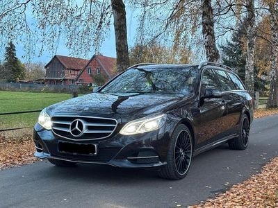 Gebraucht Mercedes E220 AMG line 170 PS (125 kW) 2015 Schwarz Kombi