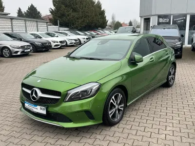 Gebraucht Mercedes A180 Urban 122 PS (89 kW) 2016 Elbait gruen  metallic Kleinwagen