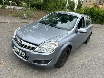 Używany Opel Astra Edition 116 KM (85 kW) 2008 Srebrny Sedan/Limuzyna
