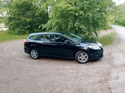 Gebraucht Ford Focus Trend 125 PS (91 kW) 2014 Schwarz Kombi