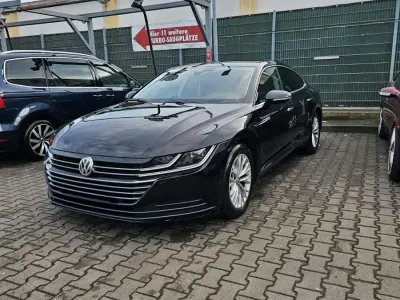 Gebraucht VW Arteon Basis 150 PS (110 kW) 2018 Schwarz Kleinwagen
