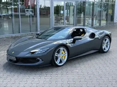 Gebraucht Ferrari 296 829 PS (609 kW) 2024 Grau Coupé