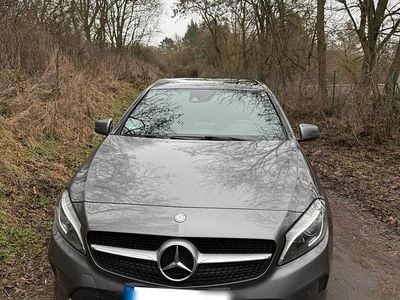 Gebraucht Mercedes A180 109 PS (80 kW) 2016 Grau Limousine