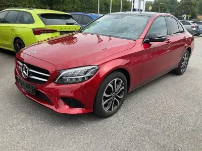Gebraucht Mercedes C200 Avantgarde 197 PS (144 kW) 2020 Rot metallic