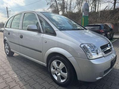 Begagnad Opel Meriva Basis 101 HK (74 kW) 2005 Silver Minibuss