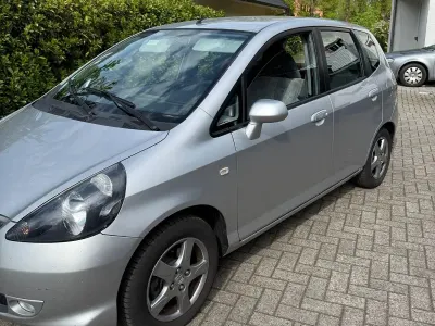 Käytetty Honda Jazz 77 HP (56 kW) 2008 Hopea Viistoperä