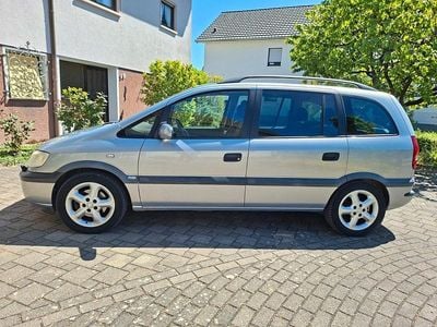 Usata Opel Zafira 125 CV (91 kW) 2003 Argento Monovolume