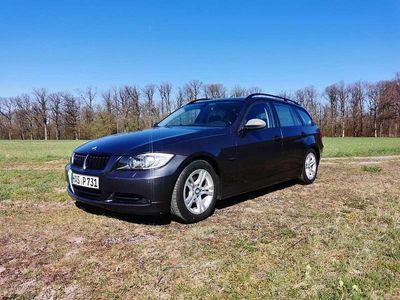 Gebraucht BMW 318 122 PS (89 kW) 2007 Grau Kombi