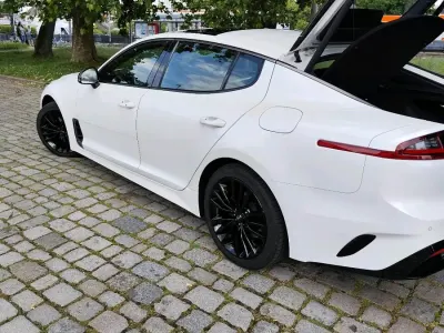 Gebraucht Kia Stinger GT-Line 200 PS (147 kW) 2018 Weiß Kleinwagen