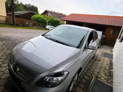 Gebraucht Mercedes B180 122 PS (89 kW) 2014 Grau Kleinwagen