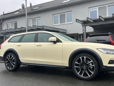 Gebraucht Volvo V90 CC 197 PS (144 kW) 2024 Grau Kombi