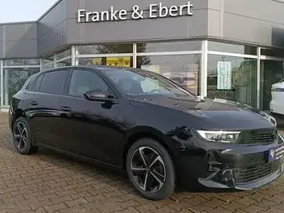 Gebraucht Opel Astra 131 PS (96 kW) 2024 Schwarz Limousine