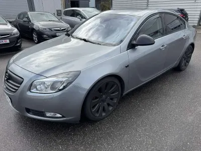 Gebraucht Opel Insignia Sport 220 PS (161 kW) 2009 Silbersee/perl silber (m2) Limousine