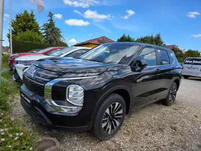 Neu Mitsubishi Outlander P-HEV Plus 306 PS (225 kW) 2026 Schwarz SUV