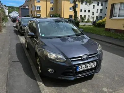 Gebraucht Ford Focus 115 PS (84 kW) 2012 Grau Kombi