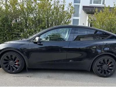 Schwarz Gebraucht 2022 Tesla Model Y Performance SUV | 40.499 € (Teuer)